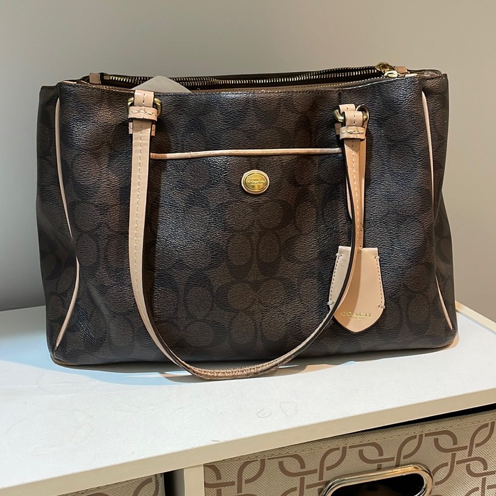 Coach Peyton Signature Double Zip Tote Bag Brown Canvas Cream Detail